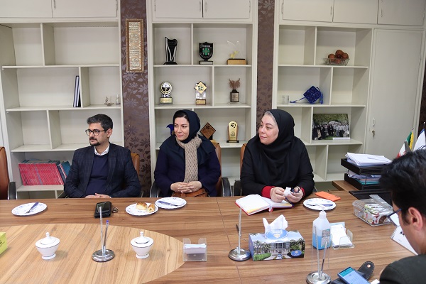 آغاز همکاری میان دانشکده بهداشت و دانشگاه هنر شیراز برای طراحی هویت بصری دانشکده