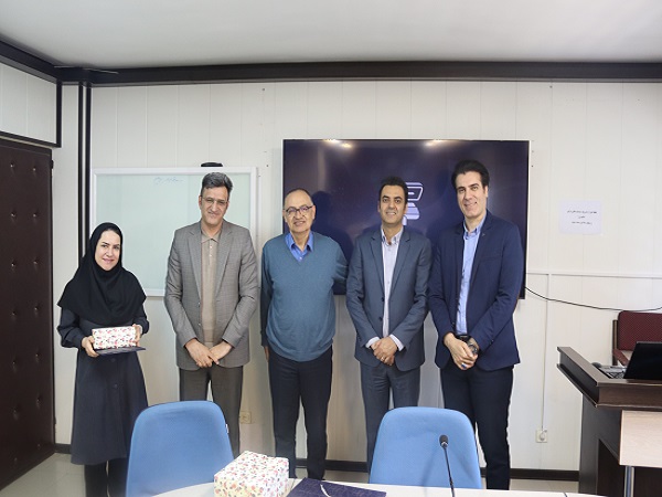 &nbsp;تقدیر هیئت رئیسه دانشکده از اعضای اصلی کمیته تحقیقات دانشجویی دانشکده