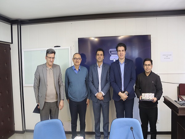 &nbsp;تقدیر هیئت رئیسه دانشکده از اعضای اصلی کمیته تحقیقات دانشجویی دانشکده