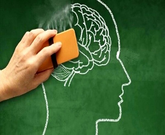 دمانس، عوامل خطر و راههای پیشگیری از آن در برنامه رادیویی «سایبان مهر» بررسی شد